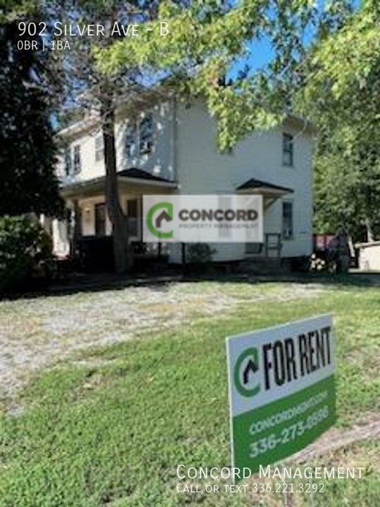 902 Silver Ave in Greensboro, NC - Building Photo
