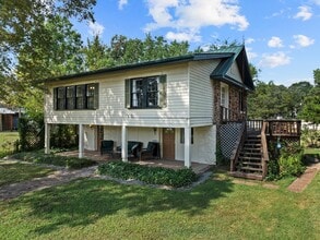 107 St John St in Jefferson, TX - Building Photo - Building Photo