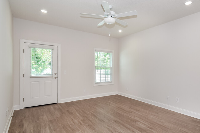 1038 Walker Point Way in Brunswick, GA - Building Photo - Building Photo