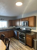 347 N Linden St, Unit Furnished Apartment in Marshall, MI - Building Photo