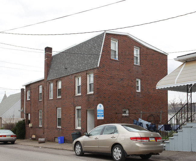 111 W Chapel St in Hazleton, PA - Foto de edificio - Building Photo