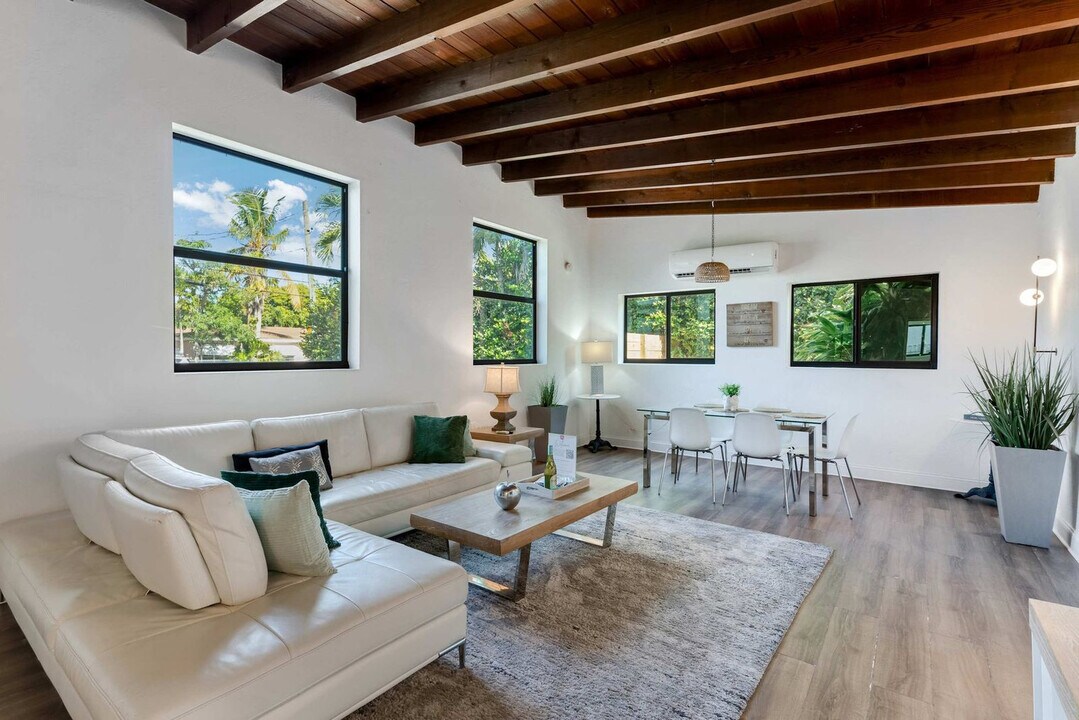11534 NE 13th Ave in Miami, FL - Foto de edificio