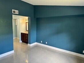 1010 Lake Shore Dr in Lake Park, FL - Building Photo - Building Photo