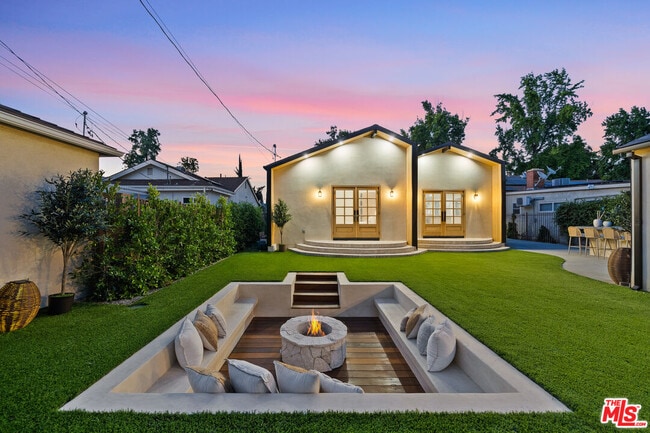 14742 Weddington St in Sherman Oaks, CA - Building Photo - Building Photo