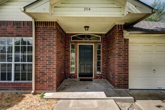 Beautiful 4 Bed, 2 Bath in a Great Location! in College Station, TX - Building Photo - Building Photo