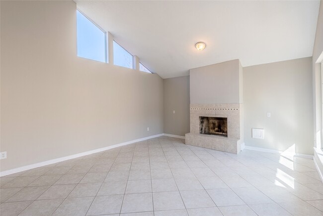 4418 Lost Spring Dr in Houston, TX - Foto de edificio - Building Photo