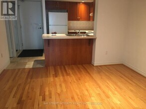 125 Omni Dr in Toronto, ON - Building Photo - Building Photo