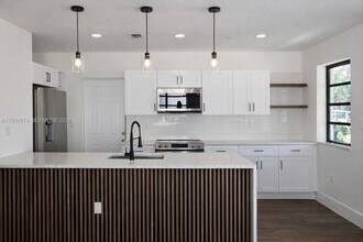 1950 NW 57th St in Miami, FL - Building Photo - Building Photo