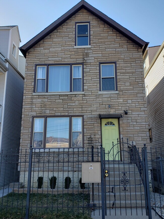 2858 N Drake Ave, Unit 1 in Chicago, IL - Building Photo - Building Photo