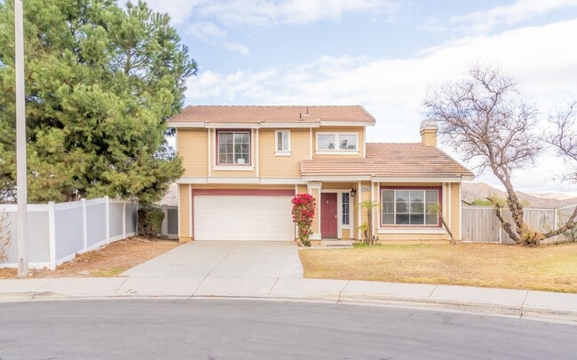 13476 Altamar Cir in Corona, CA - Building Photo - Building Photo