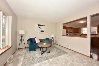W163N11528 Windsor Ct, Unit A in Germantown, WI - Building Photo - Building Photo