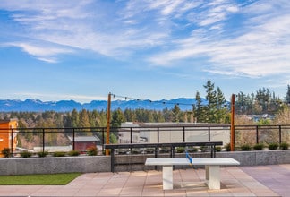 SKY Sammamish in Sammamish, WA - Foto de edificio - Building Photo