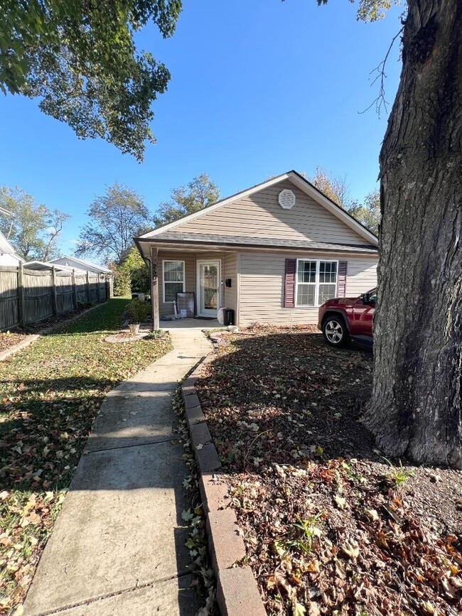 property at 2504 Overlook Rd