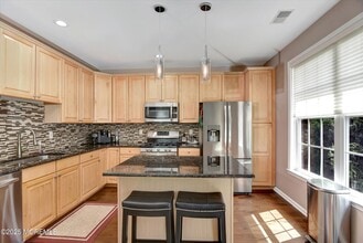 594 St Andrews Pl in Englishtown, NJ - Building Photo - Building Photo
