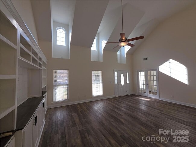 1682 Lane Rd in Mount Holly, NC - Foto de edificio - Building Photo