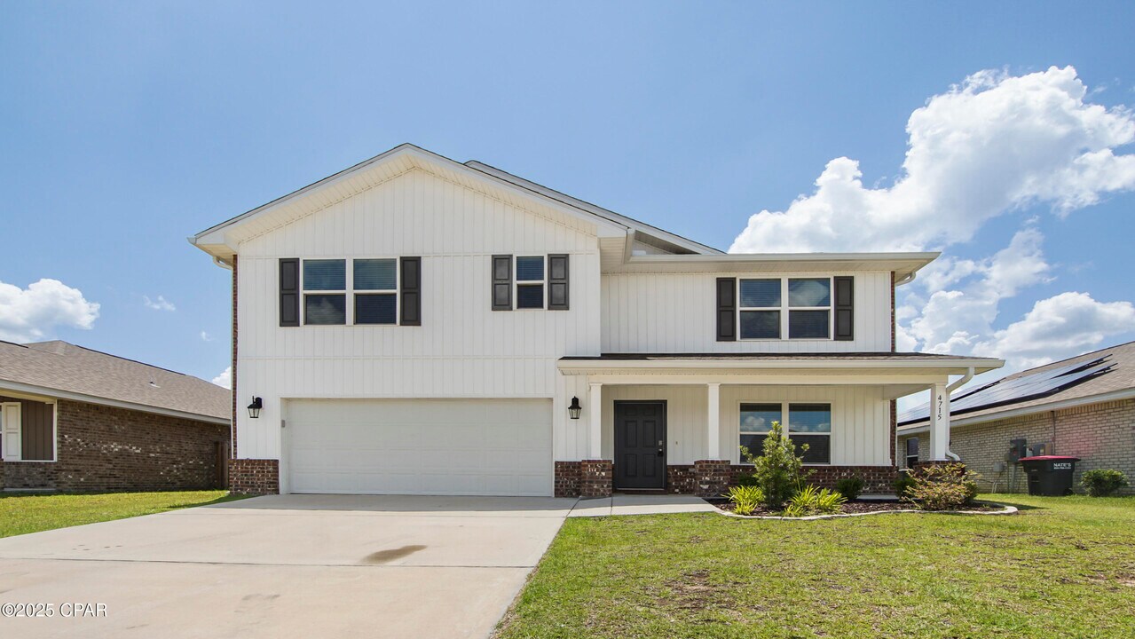 4715 Firefly Ln in Callaway, FL - Building Photo