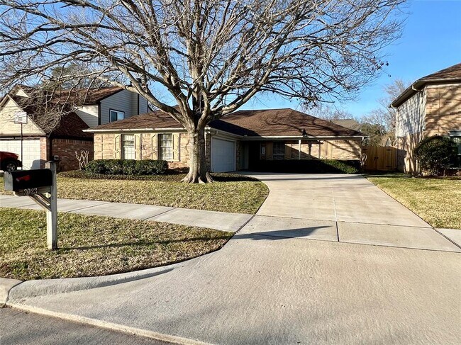 3023 Sleepy Hollow Dr in Sugar Land, TX - Building Photo - Building Photo