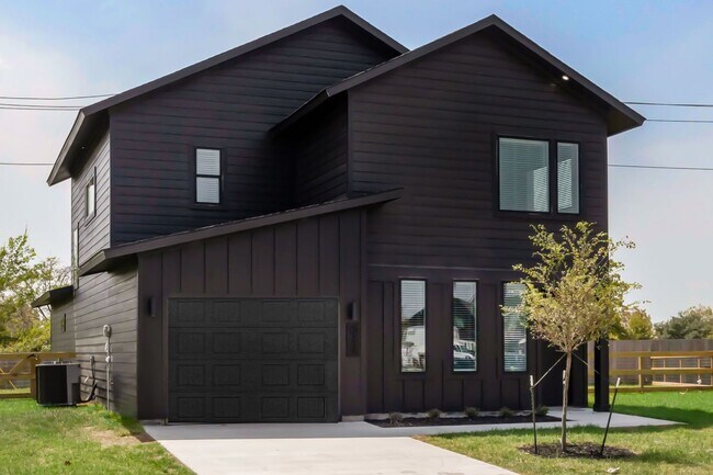 3003 Alpha Wolf Ct in College Station, TX - Building Photo - Building Photo