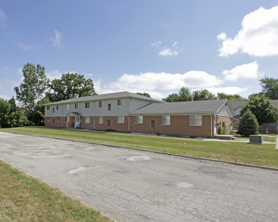 Flora Woods East in Roseville, MI - Foto de edificio