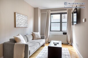 160 E 88th St in New York, NY - Building Photo