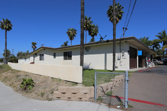 617-623 W California Ave in Vista, CA - Building Photo - Building Photo