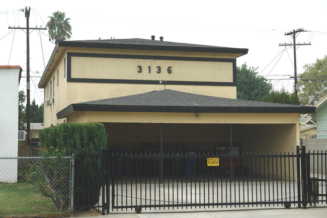 3136 Perlita Ave in Los Angeles, CA - Foto de edificio - Building Photo