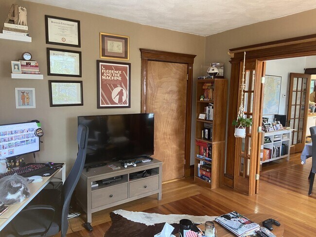 25 Montgomery St, Unit 2