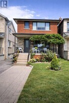 166 Schell Ave in Toronto, ON - Building Photo
