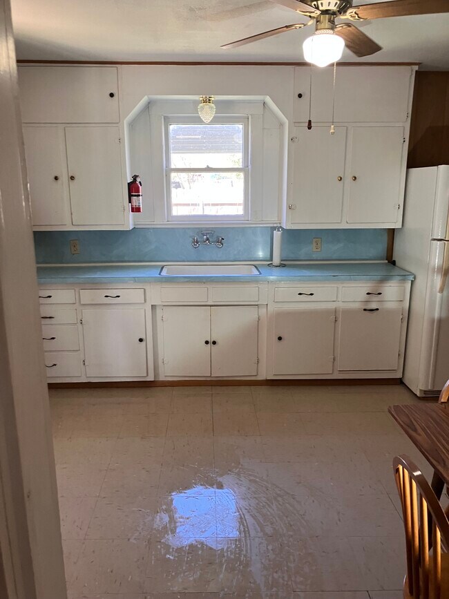 602 3rd St, Unit Apt 1 in Blanco, TX - Foto de edificio - Building Photo