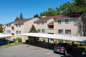 Peaks on Pines in Spokane Valley, WA - Foto de edificio - Building Photo