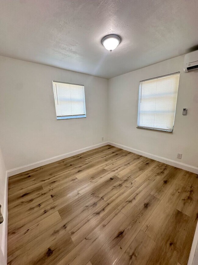 314 Phippen Waiters Rd-Unit -3 in Dania Beach, FL - Building Photo - Building Photo