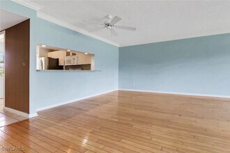 4556 Andover Way in Naples, FL - Foto de edificio - Building Photo