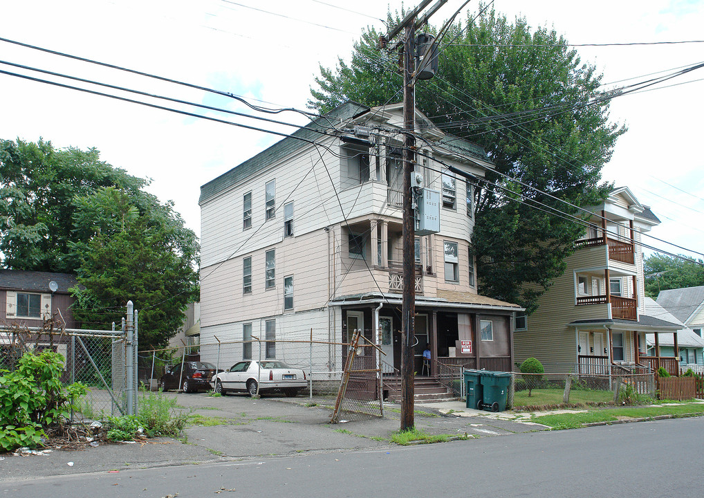 146 Cowles St in Bridgeport, CT - Building Photo