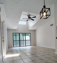 1353 Pine Ridge Cir E, Unit 128 E3 in Tarpon Springs, FL - Building Photo - Building Photo