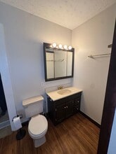 Beech Grove Downtown 3 BR/2BA single family home for rent, large deck and fenced yard with livabl... in Beech Grove, IN - Foto de edificio - Building Photo