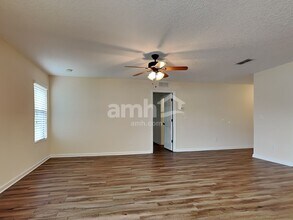 7344 Rapid River Dr E in Jacksonville, FL - Building Photo - Building Photo