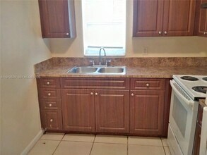 4160 NW 21st St in Lauderhill, FL - Building Photo - Building Photo