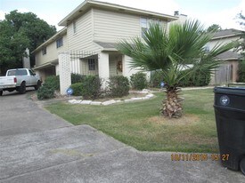 10834 Sugar Hill Dr in Houston, TX - Building Photo