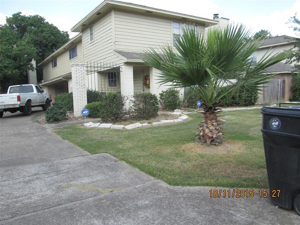 10834 Sugar Hill Dr in Houston, TX - Building Photo