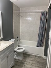 1700 Ravens Crest Dr in Plainsboro, NJ - Foto de edificio - Building Photo