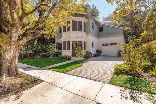 2330 Overbrook St in Miami, FL - Building Photo - Building Photo