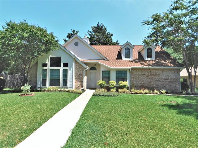 1539 Pickwick Ln in Denton, TX - Building Photo