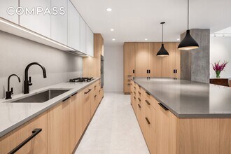 404 E 76th St in New York, NY - Building Photo - Building Photo