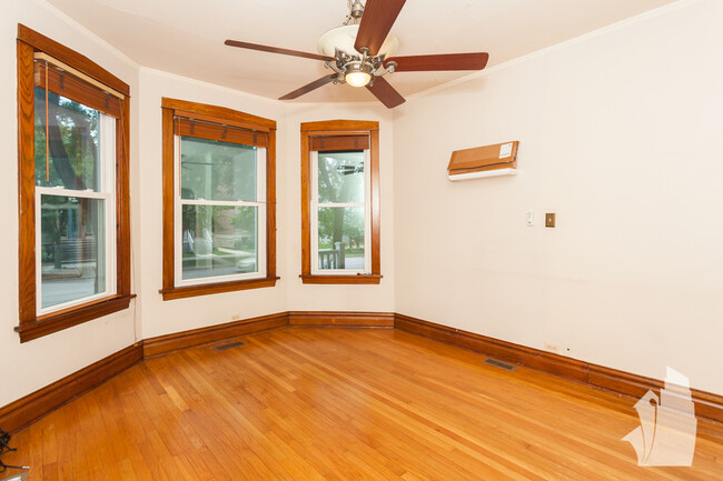 2108 W Addison St, Unit 1 in Chicago, IL - Foto de edificio - Building Photo
