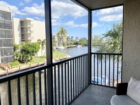 12 Royal Palm Way in Boca Raton, FL - Building Photo