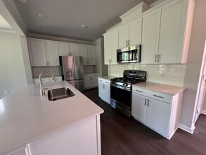 1075 River Glade Ct in Graham, NC - Building Photo - Building Photo