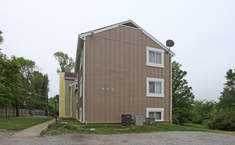451 Yarrabee Ter in Cincinnati, OH - Building Photo