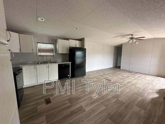 127 Sugar Maple Ln in Kilgore, TX - Building Photo - Building Photo
