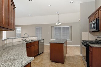 9606 Arched Oak Dr in Houston, TX - Building Photo - Building Photo