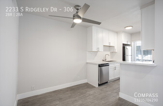 2233 Ridgeley Dr in Los Angeles, CA - Building Photo - Building Photo